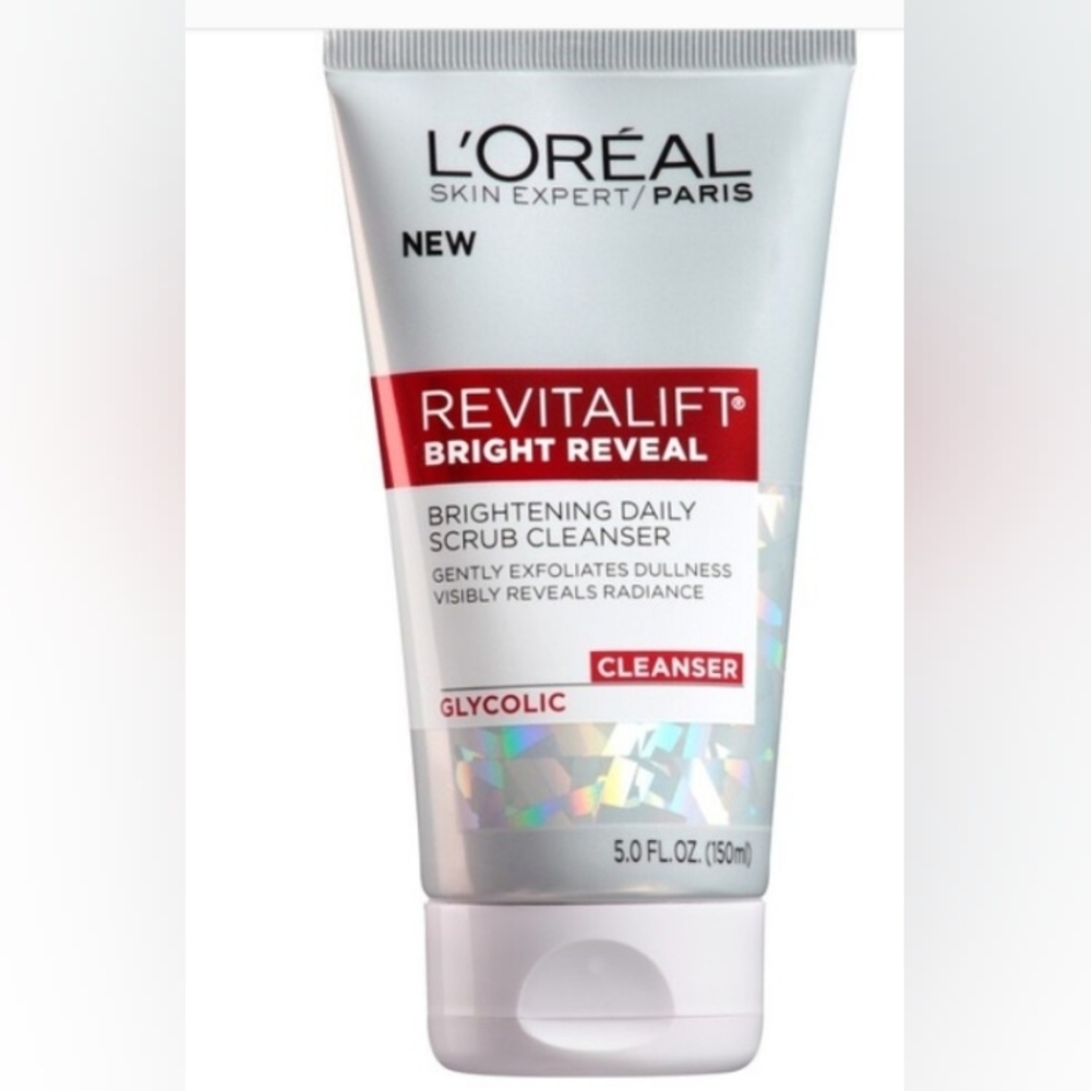 L'Oreal Revitalift Bright Reveal Daily Scrub Cleanser - White/Red